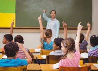 Trường học nhất định phải sử dụng hóa đơn điện tử