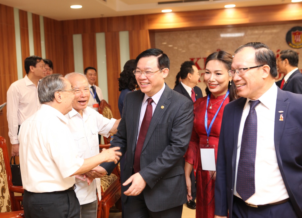 Phó Thủ tướng Chính phủ Vương Đình Huệ tham dự đại hội quan tâm, động viên đến ngành tài chính, kế toán Việt Nam