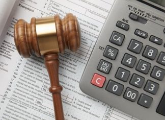 Khi nào doanh nghiệp bị ngừng sử dụng hóa đơn điện tử có mã và không có mã của cơ quan thuế?